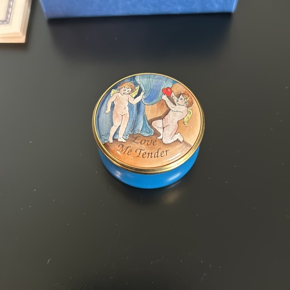 Elvis Presley Love Me Tender Halcyon Days Enamel Trinket Box NIB - Picture 3 of 4
